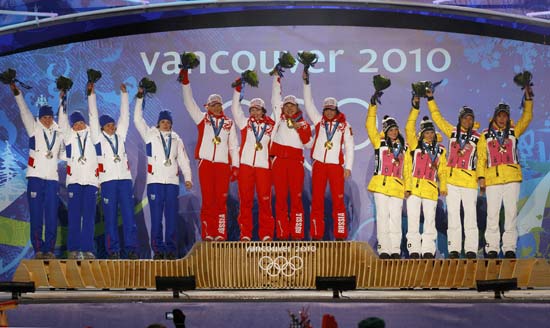 实力强队轻松赢得胜利，向领奖台迈进的简单介绍