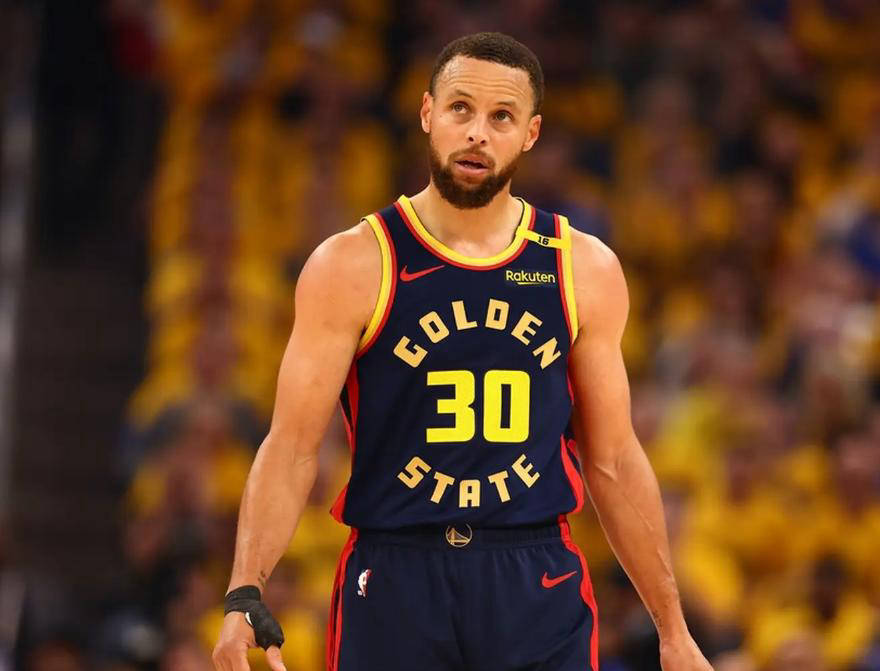 库里惊艳全场，冲击季后赛助攻爆棚，助攻爆棚逆转取胜！